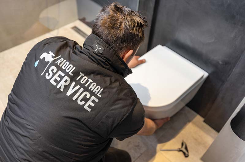 wc ontstoppen door riool totaal service